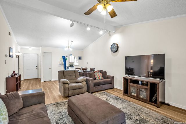 726 MEADOW GATE, Converse, TX 78109