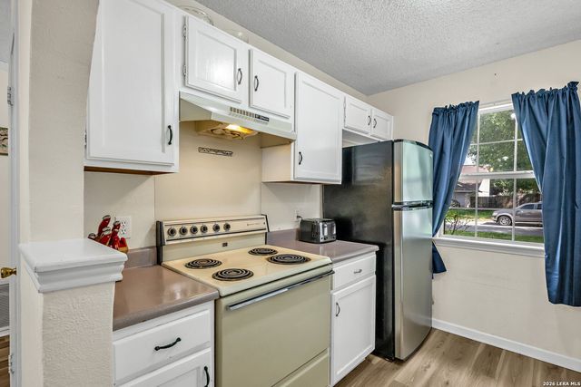 726 MEADOW GATE, Converse, TX 78109