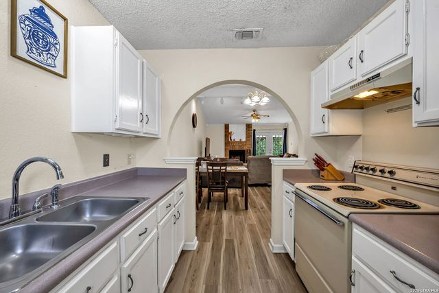 726 MEADOW GATE, Converse, TX 78109