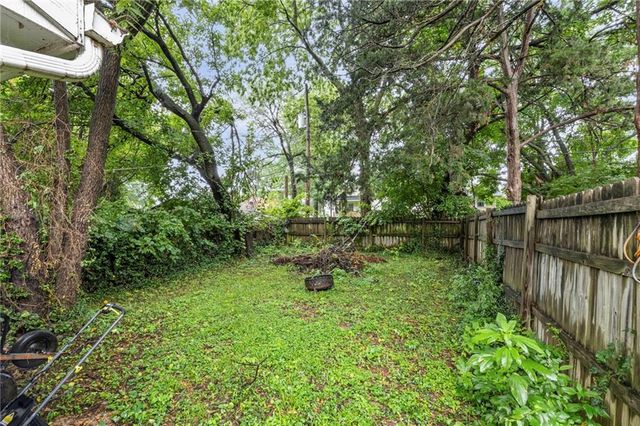 6214 Tracy Avenue, Kansas City, MO 64110