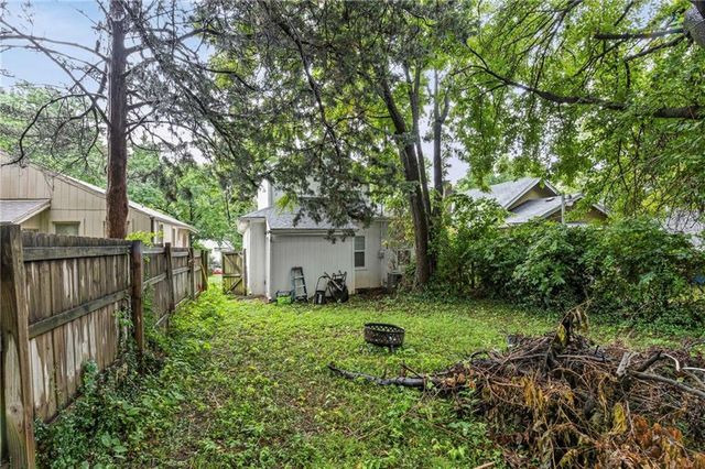 6214 Tracy Avenue, Kansas City, MO 64110