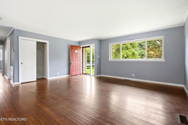 6919 Dorchester Drive, Knoxville, TN 37909