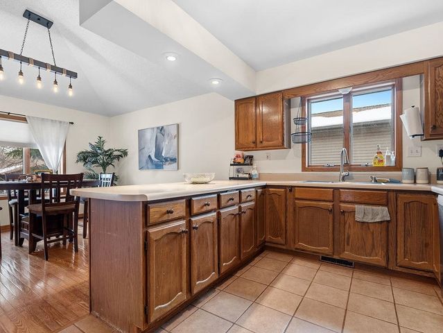 1213 7th St NE, Minot, ND 58703