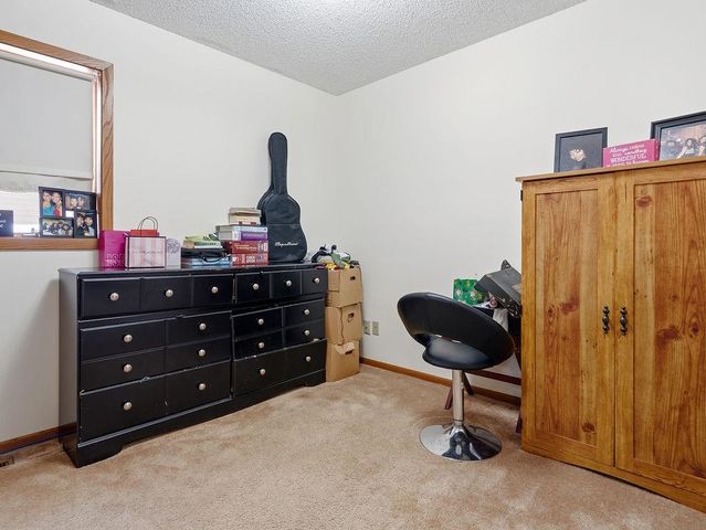 1213 7th St NE, Minot, ND 58703