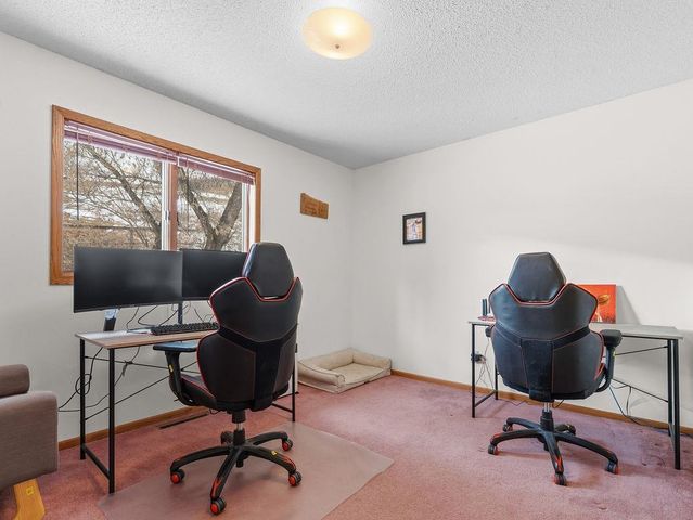 1213 7th St NE, Minot, ND 58703