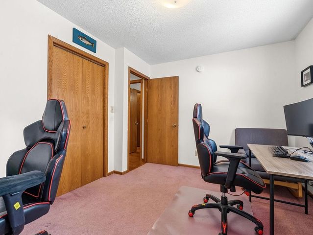 1213 7th St NE, Minot, ND 58703