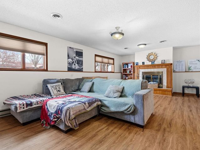 1213 7th St NE, Minot, ND 58703