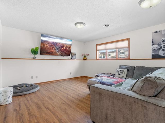 1213 7th St NE, Minot, ND 58703