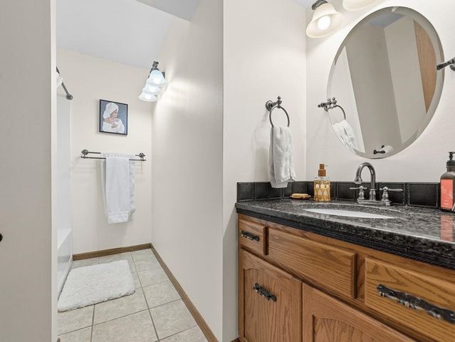 1213 7th St NE, Minot, ND 58703