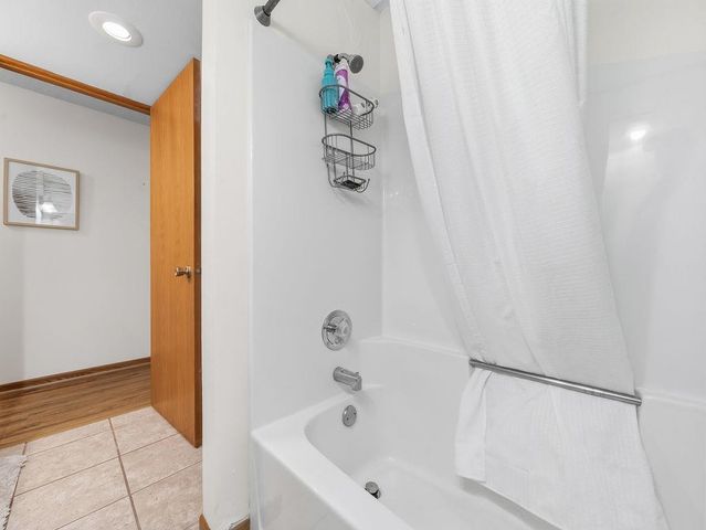 1213 7th St NE, Minot, ND 58703