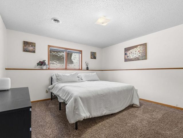 1213 7th St NE, Minot, ND 58703