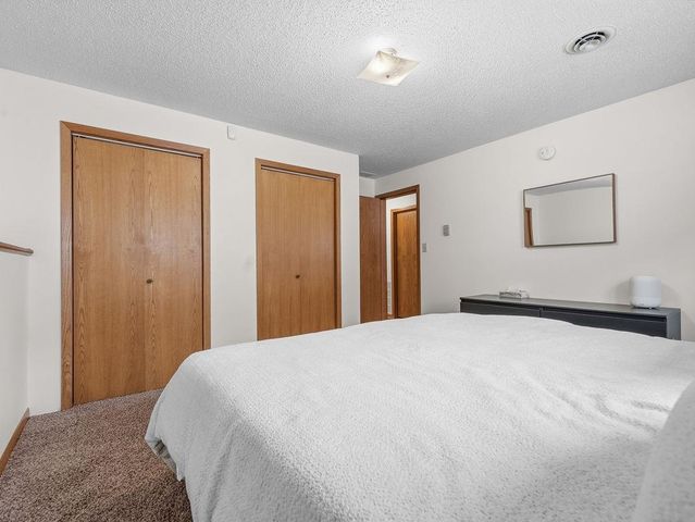 1213 7th St NE, Minot, ND 58703