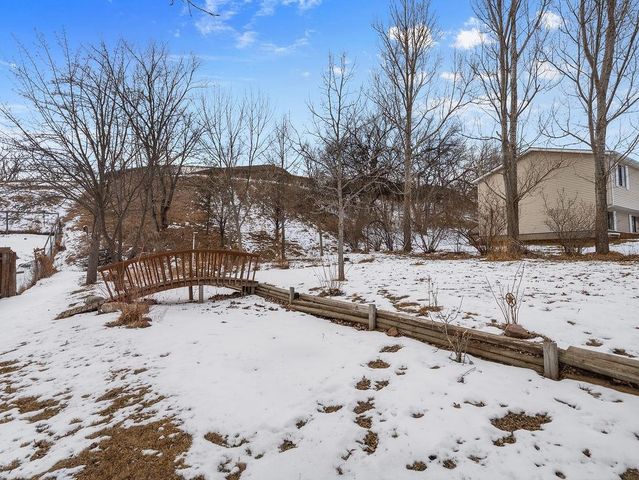 1213 7th St NE, Minot, ND 58703