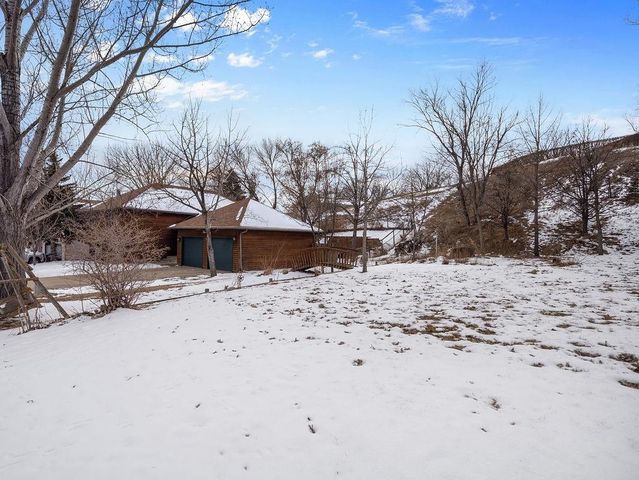 1213 7th St NE, Minot, ND 58703