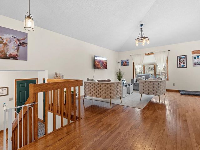 1213 7th St NE, Minot, ND 58703