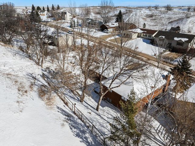 1213 7th St NE, Minot, ND 58703