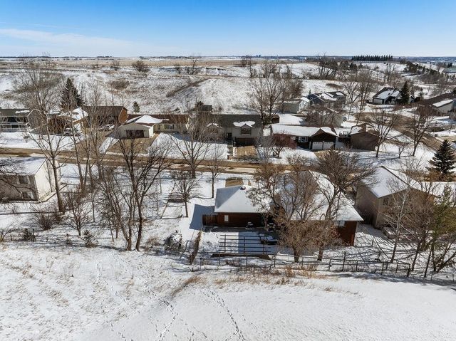 1213 7th St NE, Minot, ND 58703