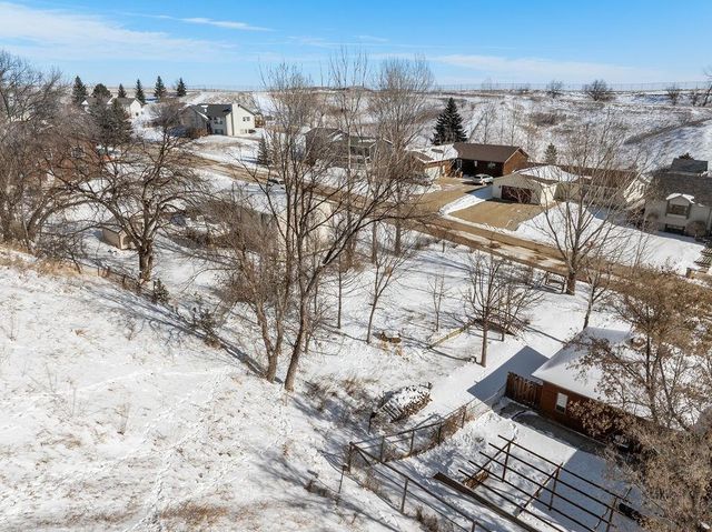 1213 7th St NE, Minot, ND 58703