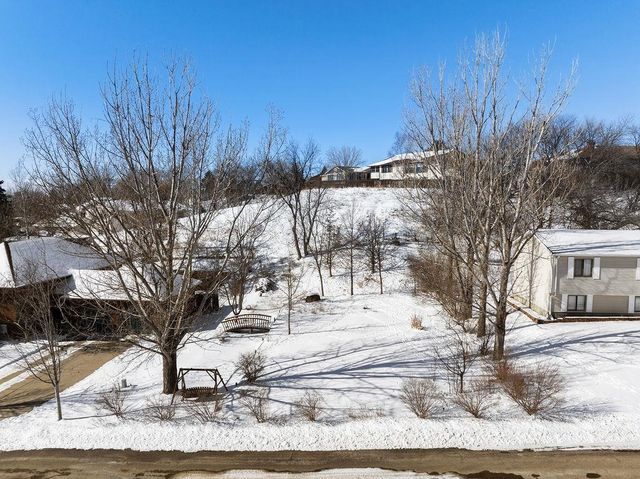 1213 7th St NE, Minot, ND 58703