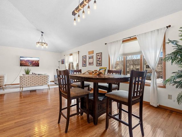 1213 7th St NE, Minot, ND 58703