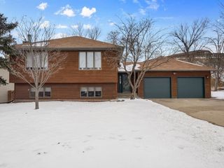 1213 7th St NE, Minot, ND 58703