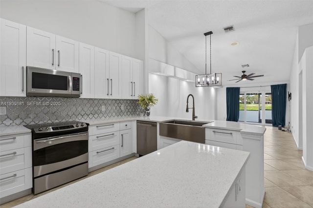 7440 Pinewalk Dr S, Margate, FL 33063