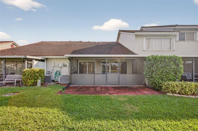 7440 Pinewalk Dr S, Margate, FL 33063