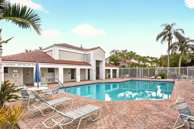 7440 Pinewalk Dr S, Margate, FL 33063