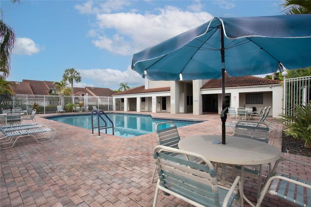 7440 Pinewalk Dr S, Margate, FL 33063