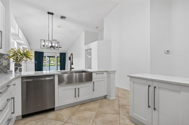 7440 Pinewalk Dr S, Margate, FL 33063