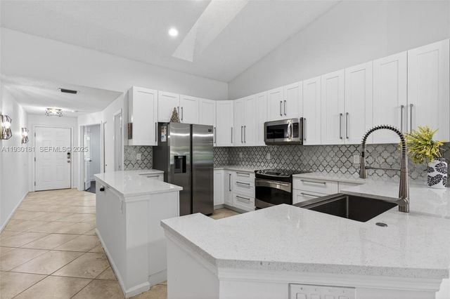 7440 Pinewalk Dr S, Margate, FL 33063