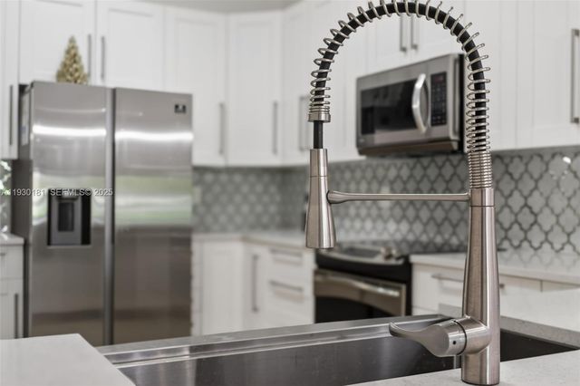 7440 Pinewalk Dr S, Margate, FL 33063