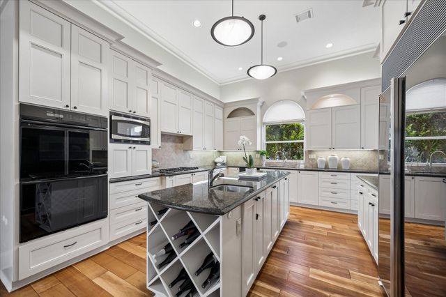 5211 Pocahontas Street, Bellaire, TX 77401