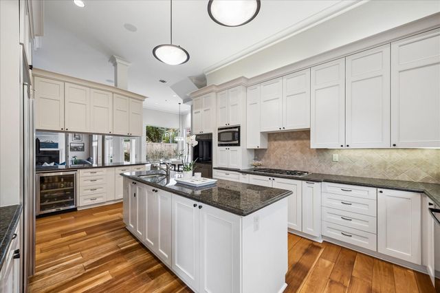 5211 Pocahontas Street, Bellaire, TX 77401