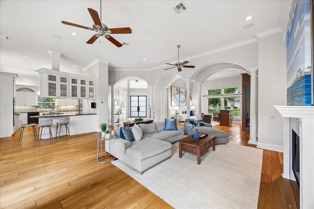 5211 Pocahontas Street, Bellaire, TX 77401
