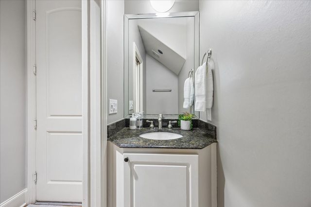5211 Pocahontas Street, Bellaire, TX 77401