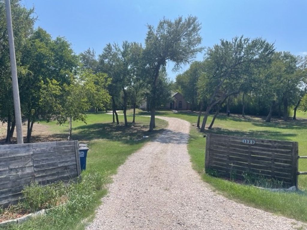 1323 E College Street, Princeton, TX 75407