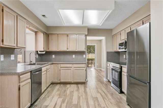 134 Sarazen CT, Newport News, VA 23602