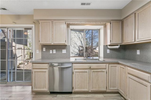 134 Sarazen CT, Newport News, VA 23602