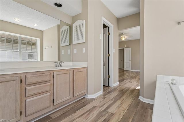 134 Sarazen CT, Newport News, VA 23602