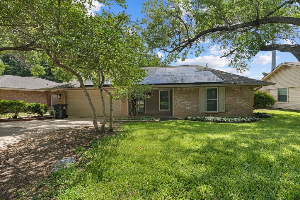 2509 Smouldering Wood Drive, Arlington, TX 76016