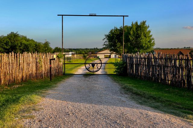 481 County Road 205, Valley View, TX 76272