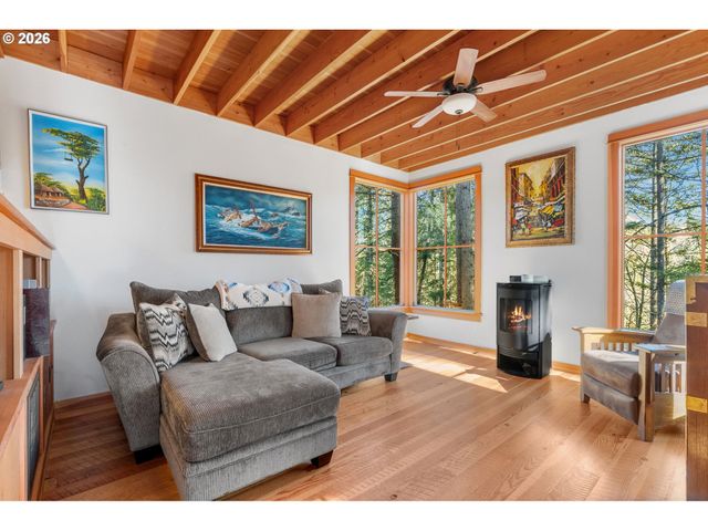 32 HAMILTON Ave, Underwood, WA 98651