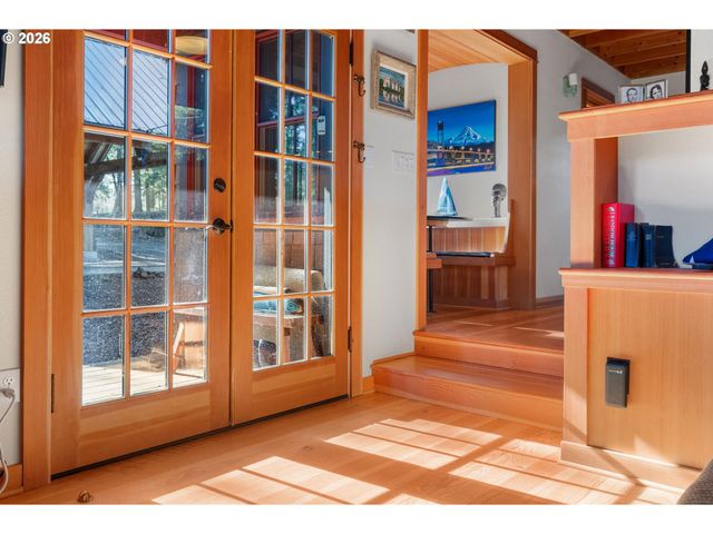 32 HAMILTON Ave, Underwood, WA 98651