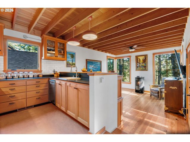 32 HAMILTON Ave, Underwood, WA 98651