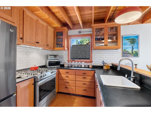 32 HAMILTON Ave, Underwood, WA 98651