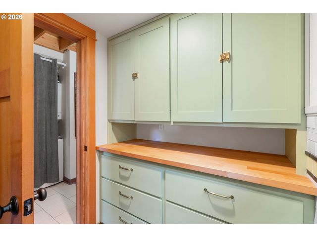 32 HAMILTON Ave, Underwood, WA 98651