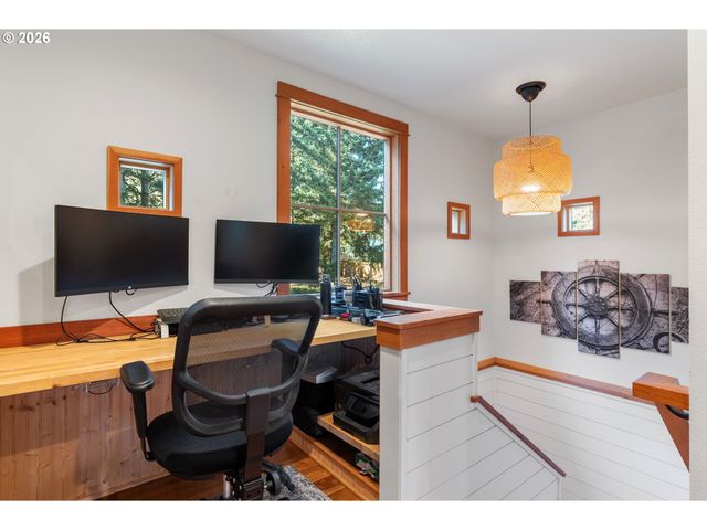 32 HAMILTON Ave, Underwood, WA 98651