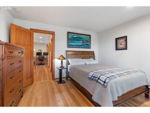 32 HAMILTON Ave, Underwood, WA 98651