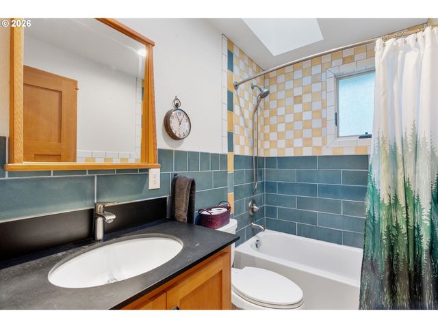 32 HAMILTON Ave, Underwood, WA 98651